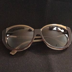 Fendi sunglasses FS5261 preowned in good condition